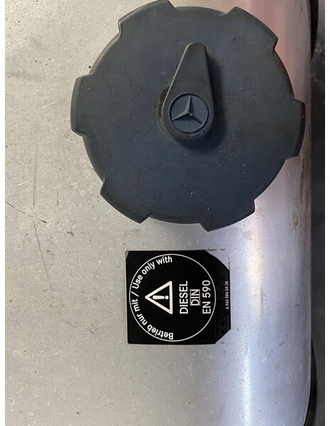 Mercedes-Benz with brackets - Топливный бак для Грузовиков: фото 4 Mercedes-Benz with brackets - Топливный бак для Грузовиков: фото 4