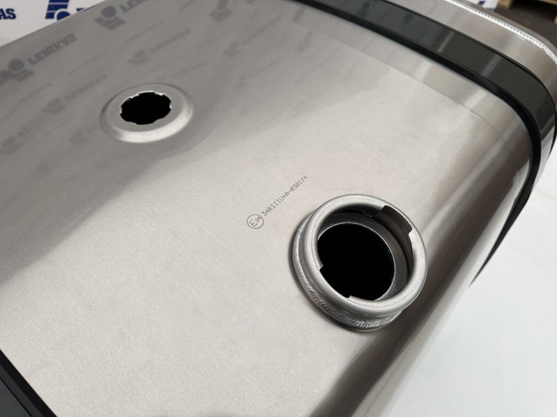 NEW 560L fuel tank - Топливный бак для Грузовиков: фото 4 NEW 560L fuel tank - Топливный бак для Грузовиков: фото 4