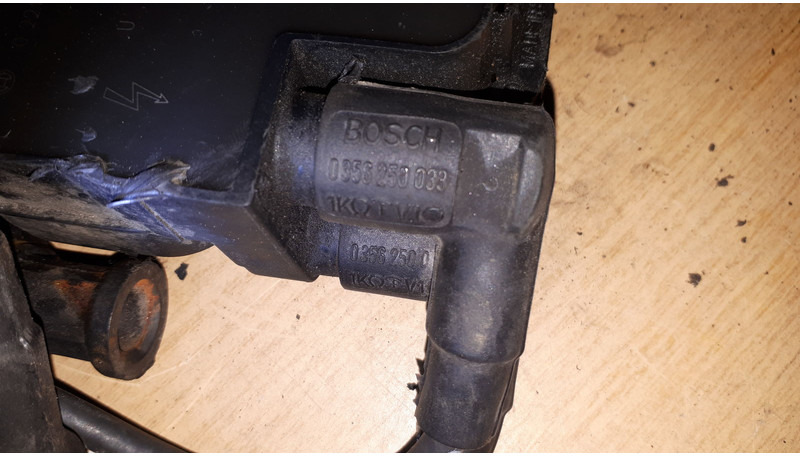 Bosch колпак свечи 15W263 катушка зажигания 08T199 - Двигатель и запчасти: фото 1 Bosch колпак свечи 15W263 катушка зажигания 08T199 - Двигатель и запчасти: фото 1