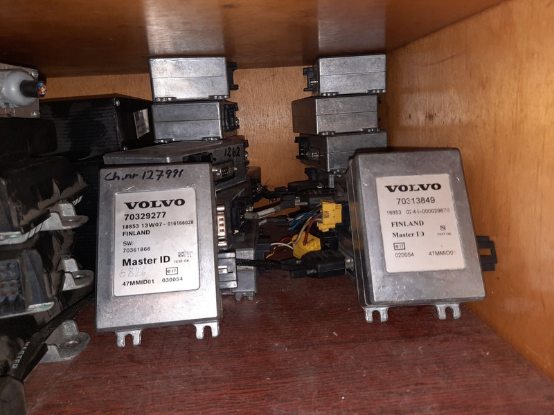 Volvo 70329277 / 70395975-P01 / 70361720-P01 / 70322237-P02 - Блок управления: фото 1 Volvo 70329277 / 70395975-P01 / 70361720-P01 / 70322237-P02 - Блок управления: фото 1