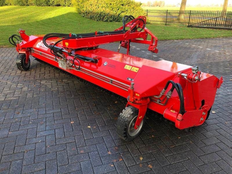Dücker SFK 4500 veegmachine - Косилка: фото 3 Dücker SFK 4500 veegmachine - Косилка: фото 3