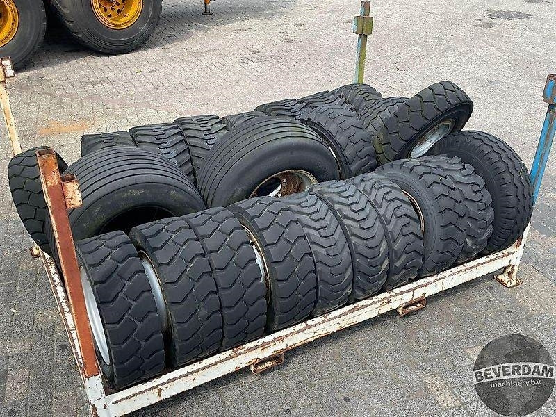 Verschillende banden met velg - Шина для Сельскохозяйственной техники: фото 1 Verschillende banden met velg - Шина для Сельскохозяйственной техники: фото 1