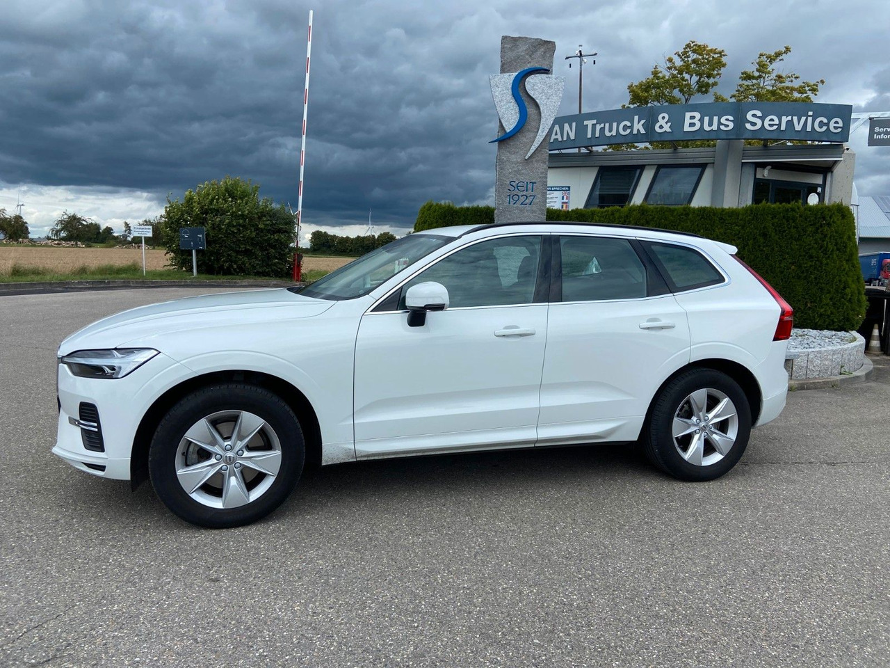 Volvo XC 60 XC60 Momentum Pro AWD - Внедорожник: фото 1 Volvo XC 60 XC60 Momentum Pro AWD - Внедорожник: фото 1