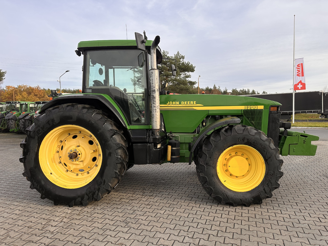 John Deere 8200 PowerShift 8.1 - Трактор: фото 3 John Deere 8200 PowerShift 8.1 - Трактор: фото 3