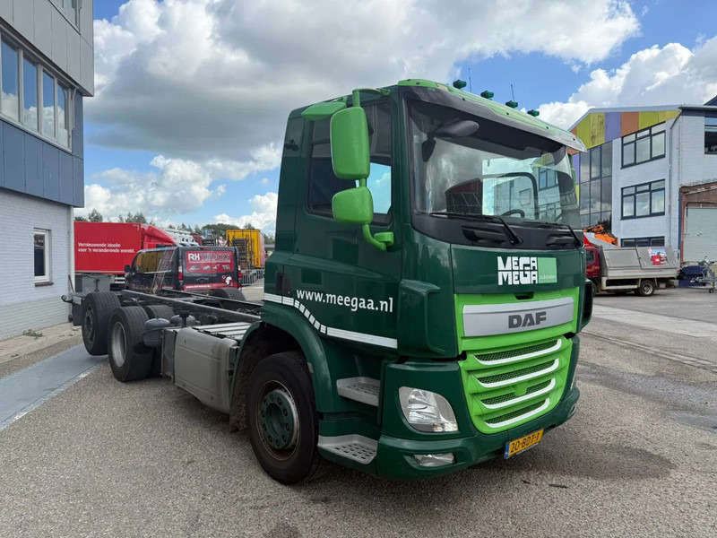 DAF CF 400 6X2 EURO 6 - ONLY 689.209 KM + STEERING AXLE - Грузовик-шасси: фото 2 DAF CF 400 6X2 EURO 6 - ONLY 689.209 KM + STEERING AXLE - Грузовик-шасси: фото 2