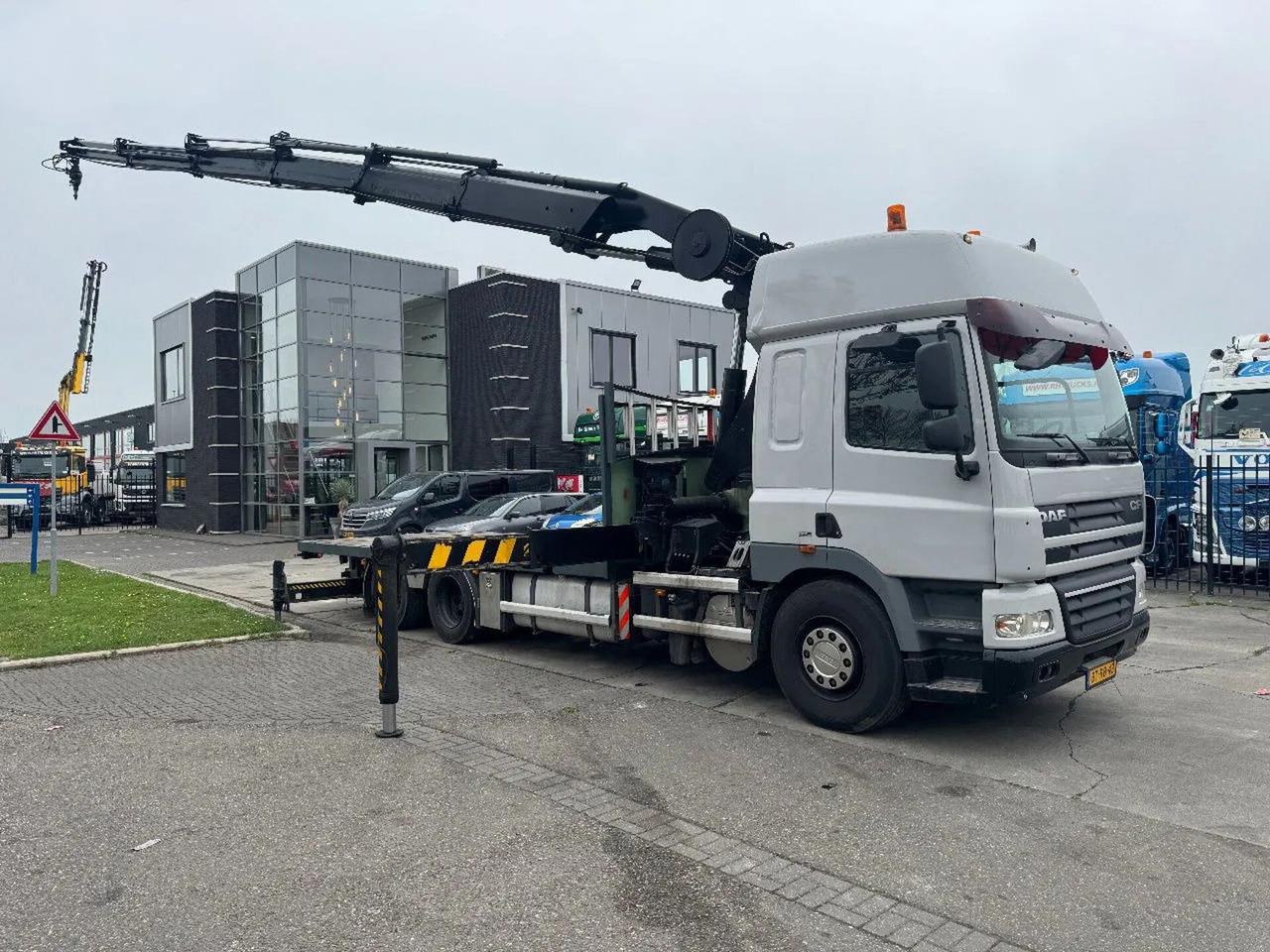 DAF CF 85.360 6X2 EURO 5 HIAB 377 + REMOTE CONTROL T - Автоманипулятор: фото 1 DAF CF 85.360 6X2 EURO 5 HIAB 377 + REMOTE CONTROL T - Автоманипулятор: фото 1