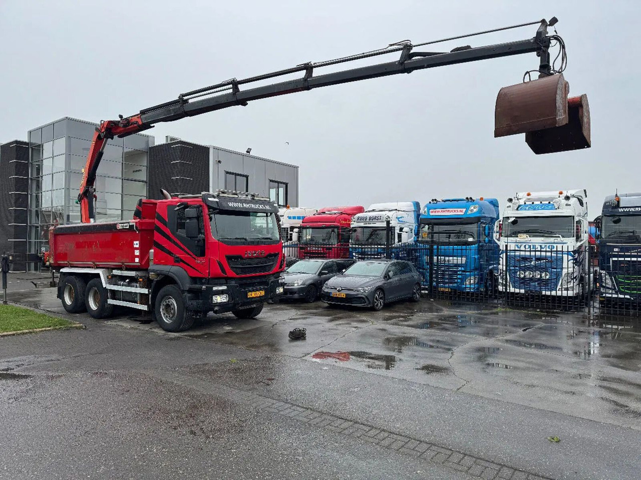 Iveco Trakker 500 6X4 EURO 6 KIPPER + PALFINGER PK1800 - Автоманипулятор: фото 1 Iveco Trakker 500 6X4 EURO 6 KIPPER + PALFINGER PK1800 - Автоманипулятор: фото 1