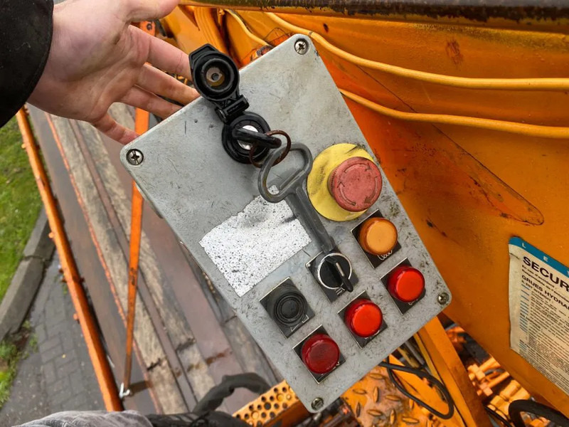 Kaiser KENNIS 14000 ROLLER CRANE HATZ ENGINE - Полуприцеп бортовой/ Платформа: фото 4 Kaiser KENNIS 14000 ROLLER CRANE HATZ ENGINE - Полуприцеп бортовой/ Платформа: фото 4