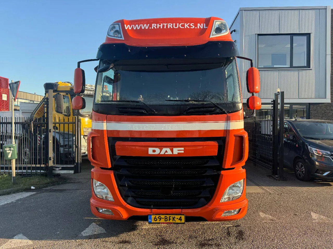 DAF CF 460 6X2 - EURO 6 + LIFT/STEERING AXLE DAF CF 460 6X2 - EURO 6 + LIFT/STEERING AXLE - Тягач: фото 2 DAF CF 460 6X2 - EURO 6 + LIFT/STEERING AXLE DAF CF 460 6X2 - EURO 6 + LIFT/STEERING AXLE - Тягач: фото 2