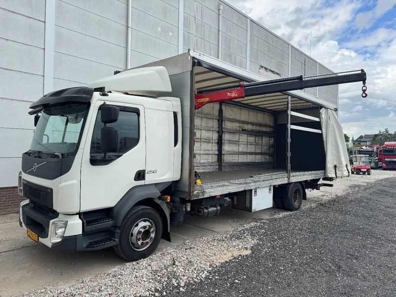 Volvo FL 250 4X2 EURO 6 + FASSI MICRO M25A.12 - Тентованный грузовик, Автоманипулятор: фото 1 Volvo FL 250 4X2 EURO 6 + FASSI MICRO M25A.12 - Тентованный грузовик, Автоманипулятор: фото 1
