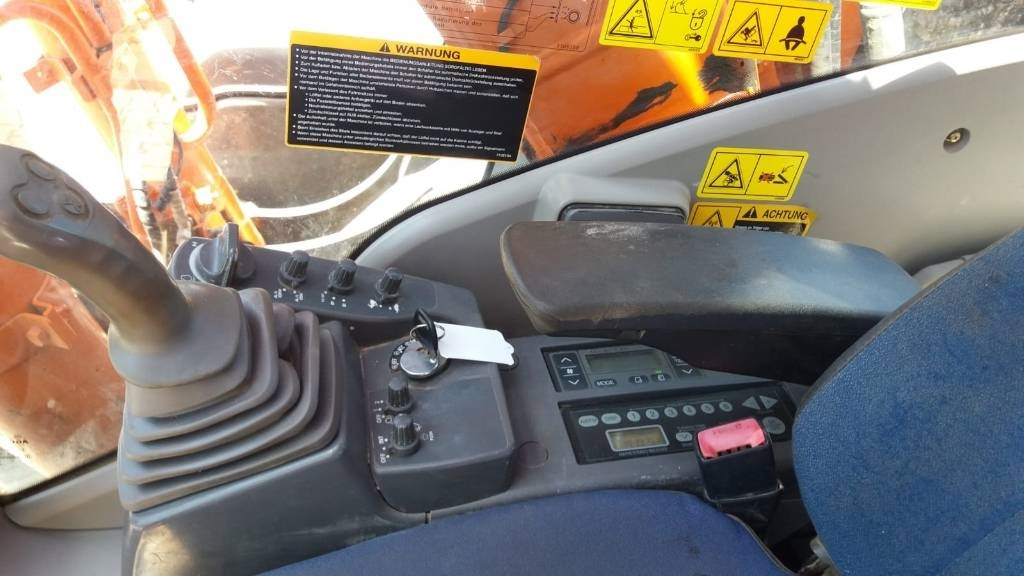 HITACHI ZX 210LC - Гусеничный экскаватор: фото 5 HITACHI ZX 210LC - Гусеничный экскаватор: фото 5