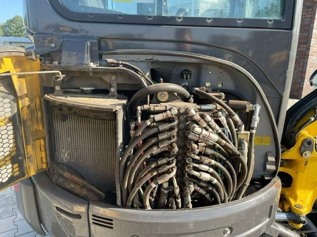 Мини-экскаватор New Holland E 29 B SR: фото 6 Мини-экскаватор New Holland E 29 B SR: фото 6