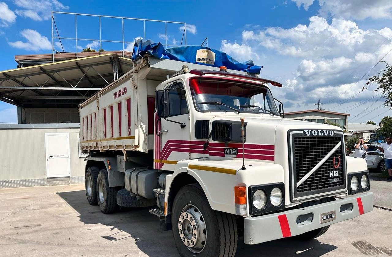 Volvo N12 ribaltabile - Самосвал: фото 1 Volvo N12 ribaltabile - Самосвал: фото 1