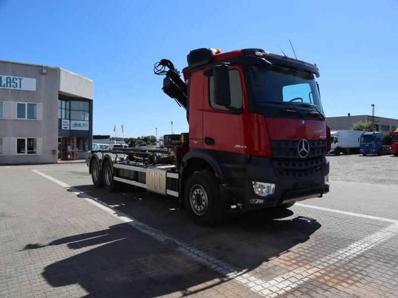 Mercedes-Benz Arocs 2643 euro 6 - Тросовый мультилифт: фото 3 Mercedes-Benz Arocs 2643 euro 6 - Тросовый мультилифт: фото 3
