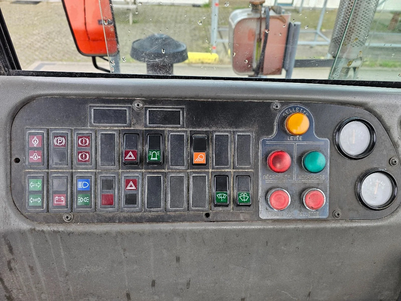 Терминальный тягач CVS-Ferrari TT2516B: фото 11 Терминальный тягач CVS-Ferrari TT2516B: фото 11