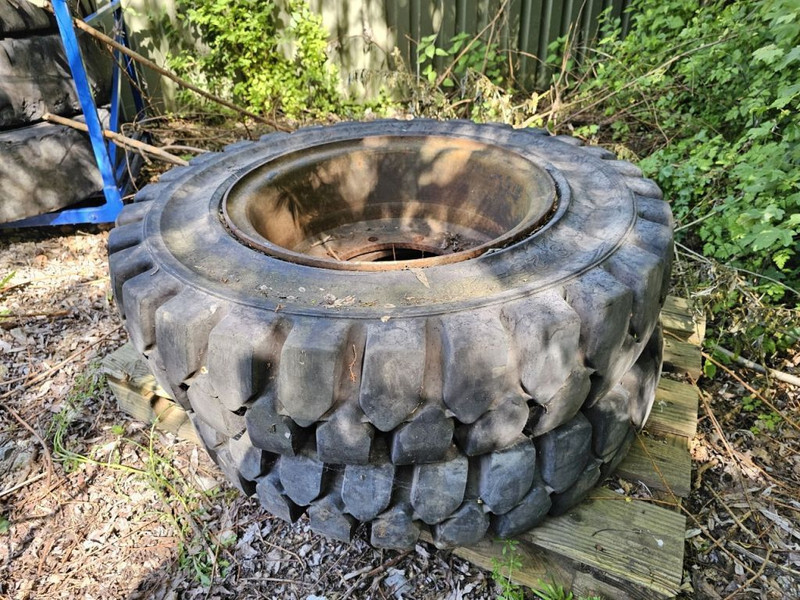 SOLIDE 8.25-20 - Шина: фото 2 SOLIDE 8.25-20 - Шина: фото 2