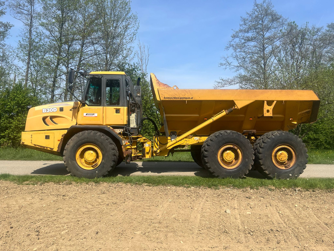 BELL ADT B 30 D - Внедорожный самосвал: фото 1 BELL ADT B 30 D - Внедорожный самосвал: фото 1