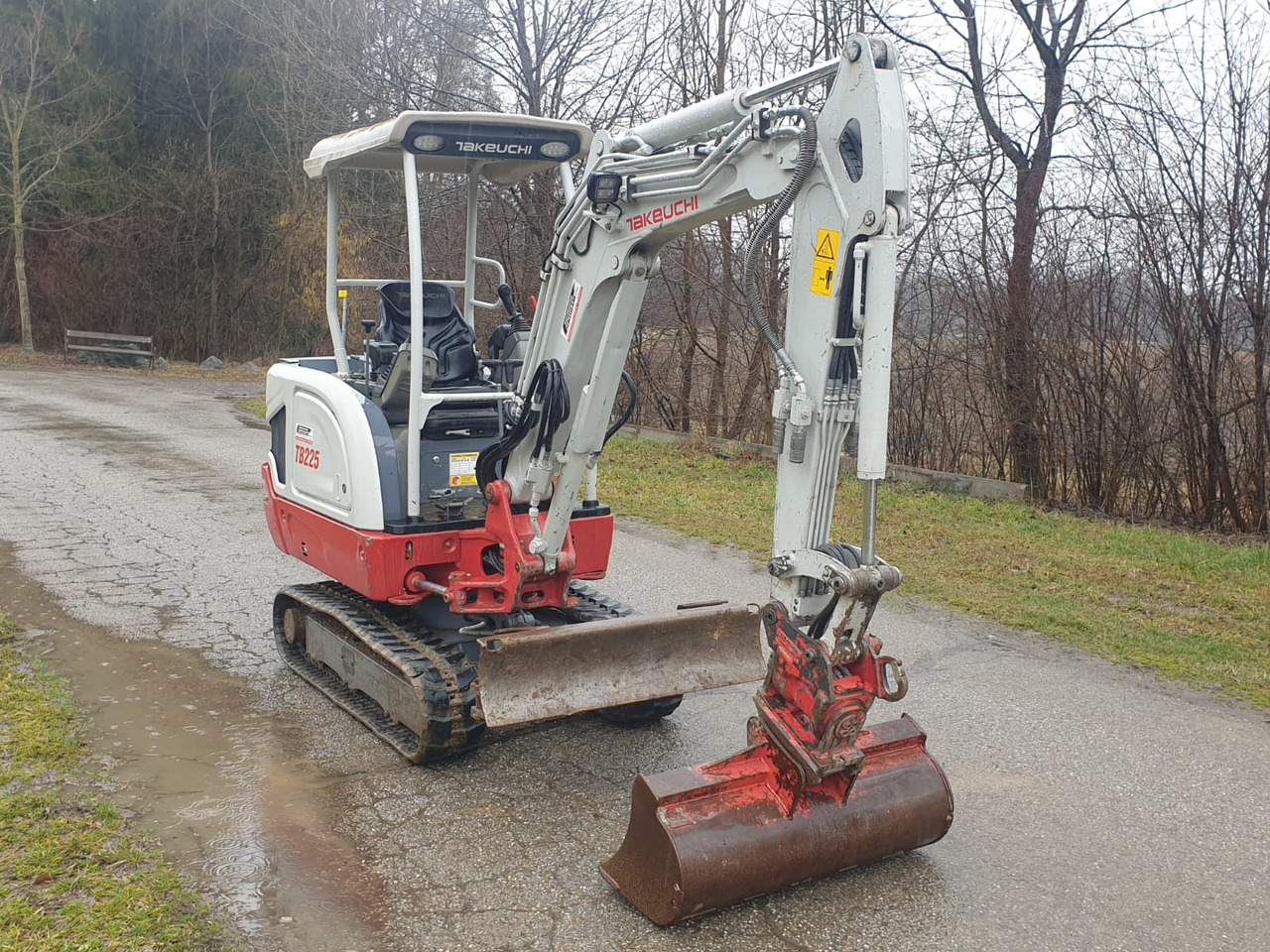 TAKEUCHI TB 225 - Мини-экскаватор: фото 4 TAKEUCHI TB 225 - Мини-экскаватор: фото 4