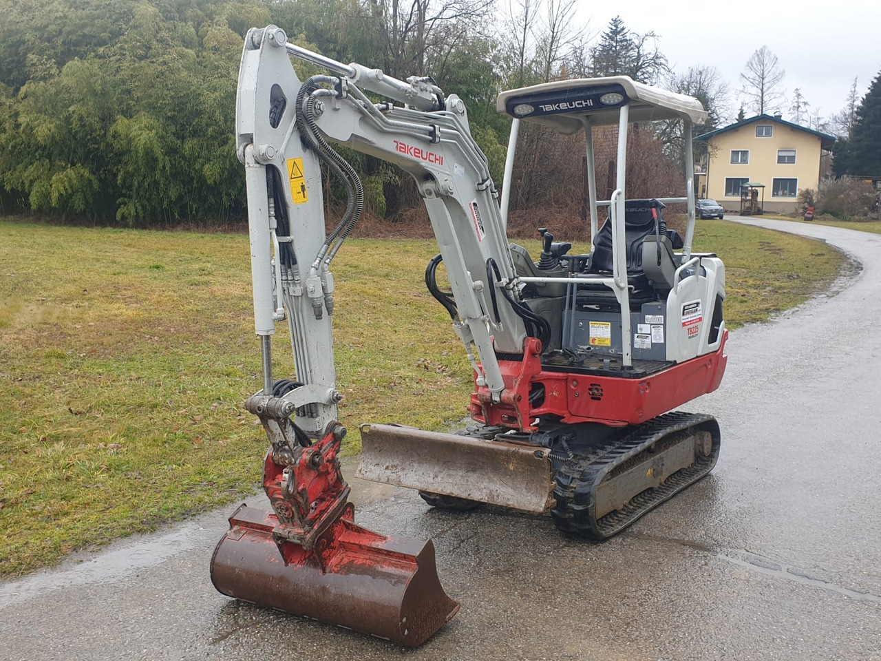 TAKEUCHI TB 225 - Мини-экскаватор: фото 3 TAKEUCHI TB 225 - Мини-экскаватор: фото 3