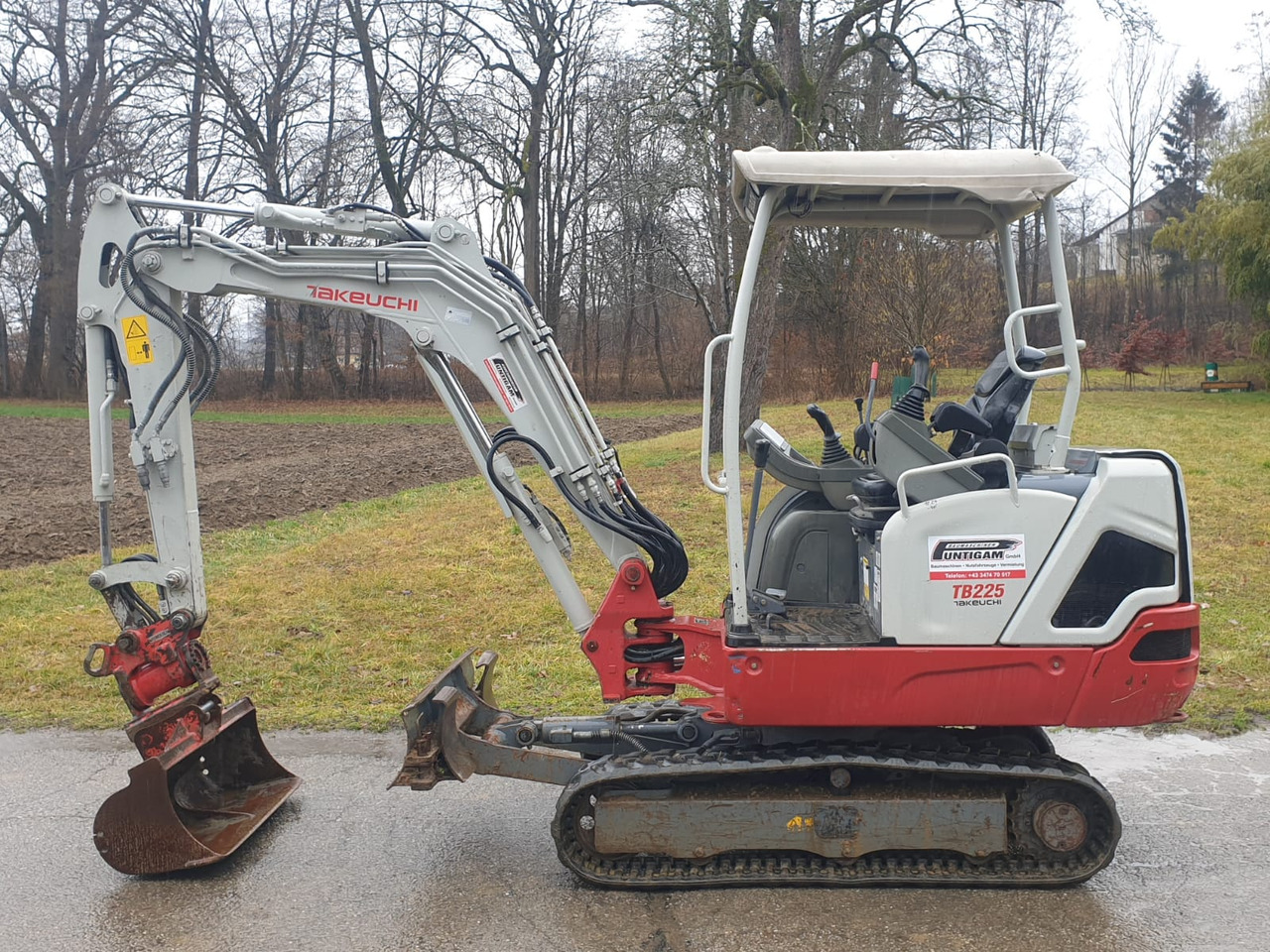 TAKEUCHI TB 225 - Мини-экскаватор: фото 1 TAKEUCHI TB 225 - Мини-экскаватор: фото 1