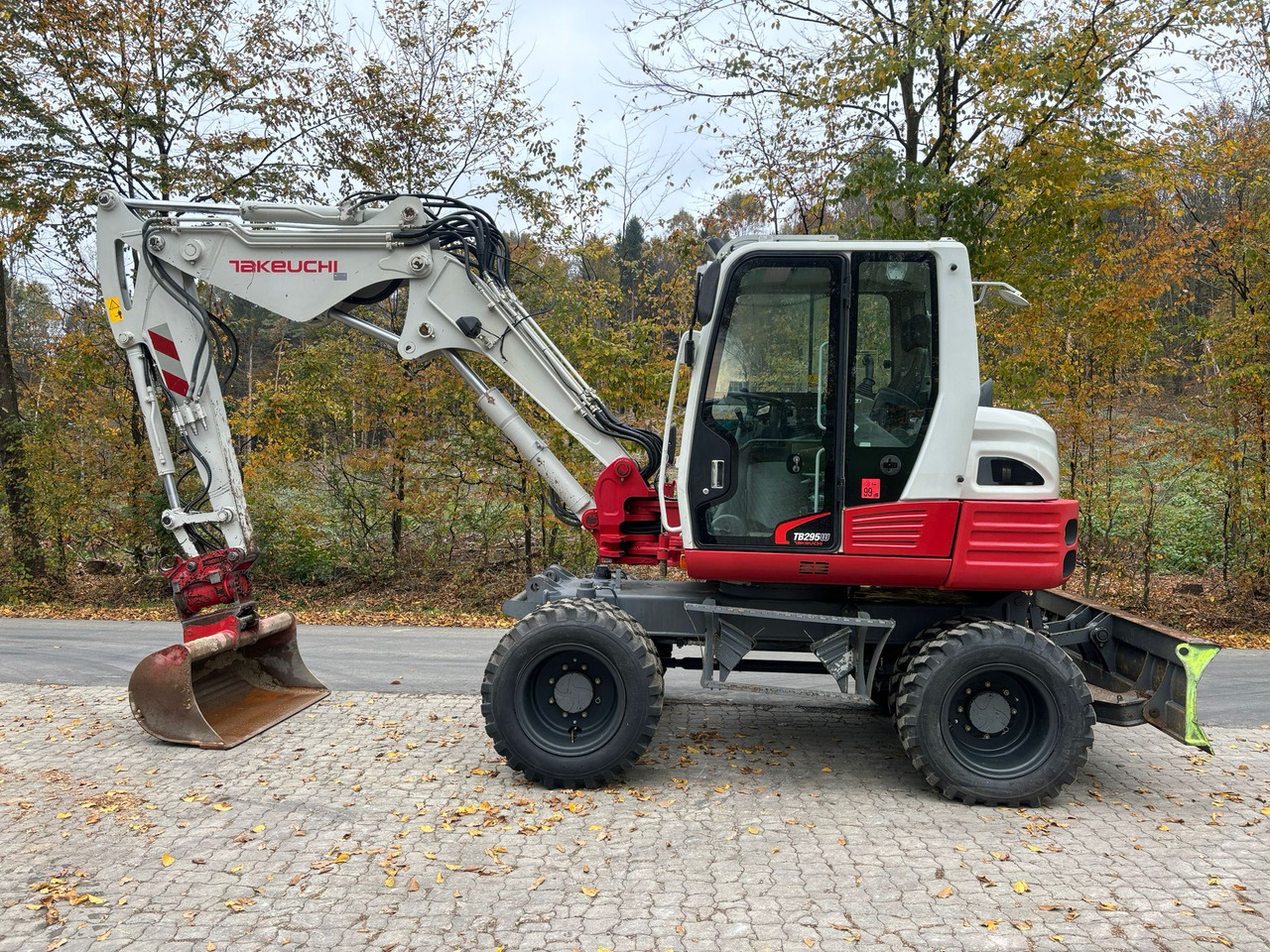 TAKEUCHI TB 295 W - Колёсный экскаватор: фото 1 TAKEUCHI TB 295 W - Колёсный экскаватор: фото 1