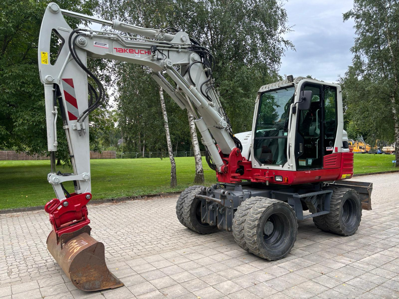 TAKEUCHI TB 295 W - Колёсный экскаватор: фото 3 TAKEUCHI TB 295 W - Колёсный экскаватор: фото 3