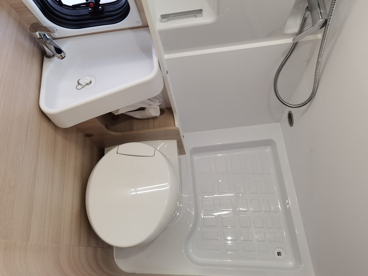 Chausson V697 FIRST LINE / - 2025 - /140PS / EINZELBETTEN Chausson V697 FIRST LINE / - 2025 - /140PS / EINZELBETTEN в лизинг Chausson V697 FIRST LINE / - 2025 - /140PS / EINZELBETTEN Chausson V697 FIRST LINE / - 2025 - /140PS / EINZELBETTEN: фото 17