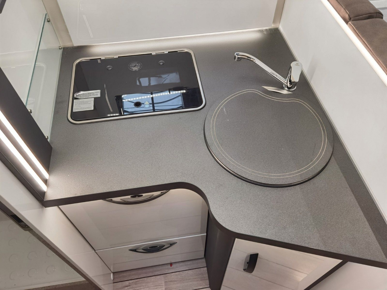 Полуинтегрированный автодом Forster T 745 EB /-2025-/ 140PS / EINZELBETTEN & RAUMBAD: фото 18 Полуинтегрированный автодом Forster T 745 EB /-2025-/ 140PS / EINZELBETTEN & RAUMBAD: фото 18