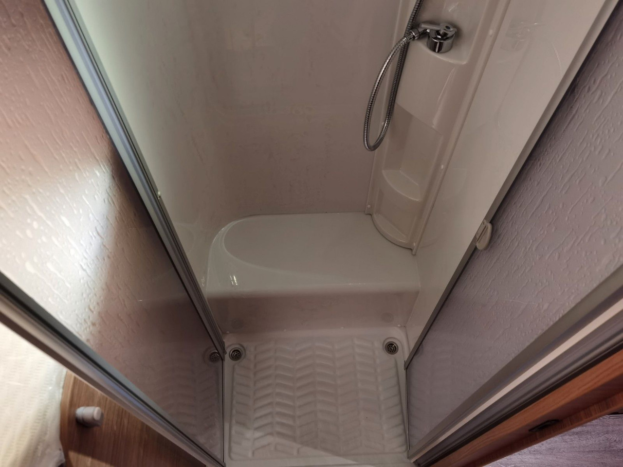 Полуинтегрированный автодом Weinsberg CARASUITE 700 MEG /155PS /EINZELBETTEN & HUBBETT: фото 23