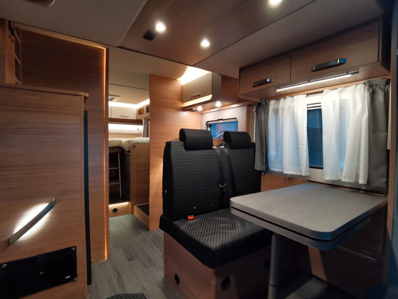 Полуинтегрированный автодом Weinsberg CARASUITE 700 MEG /155PS /EINZELBETTEN & HUBBETT: фото 14