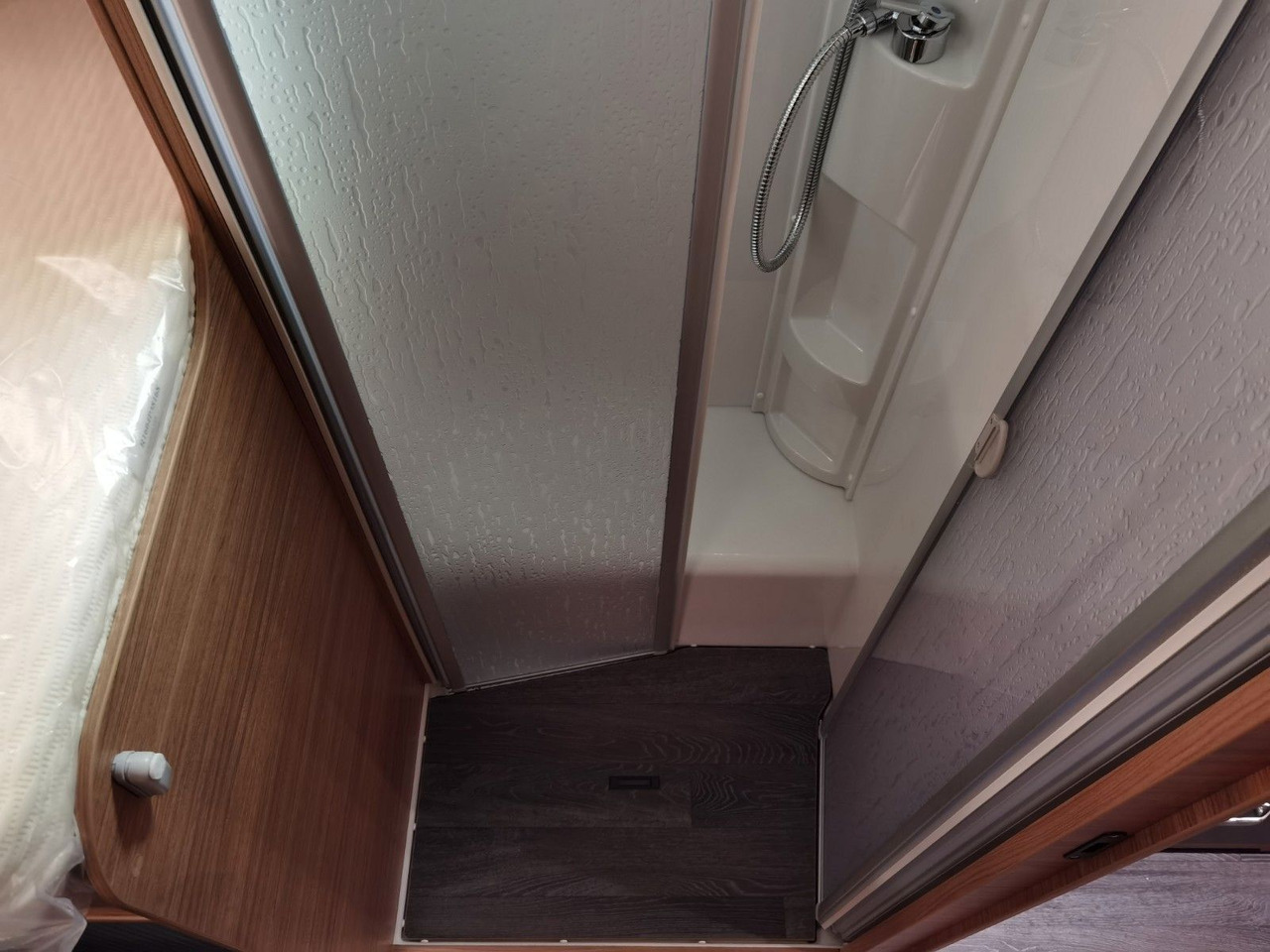 Полуинтегрированный автодом Weinsberg CARASUITE 700 MEG /155PS /EINZELBETTEN & HUBBETT: фото 22