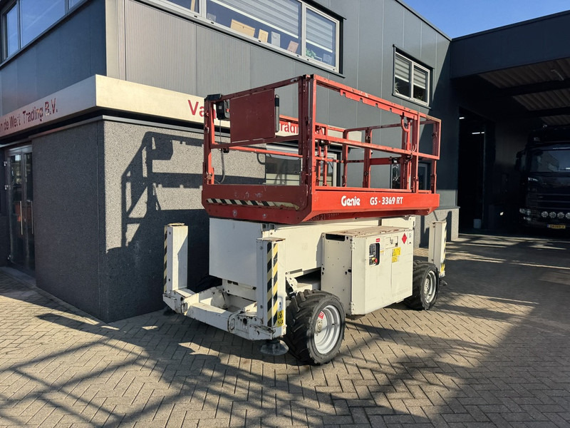 Genie GS 3369 RT Hoogwerker / Arbeitsbuhne 12mtr werkhoogte 4x4 Kubota DIESEL 2012 - Ножничный подъемник: фото 3 Genie GS 3369 RT Hoogwerker / Arbeitsbuhne 12mtr werkhoogte 4x4 Kubota DIESEL 2012 - Ножничный подъемник: фото 3