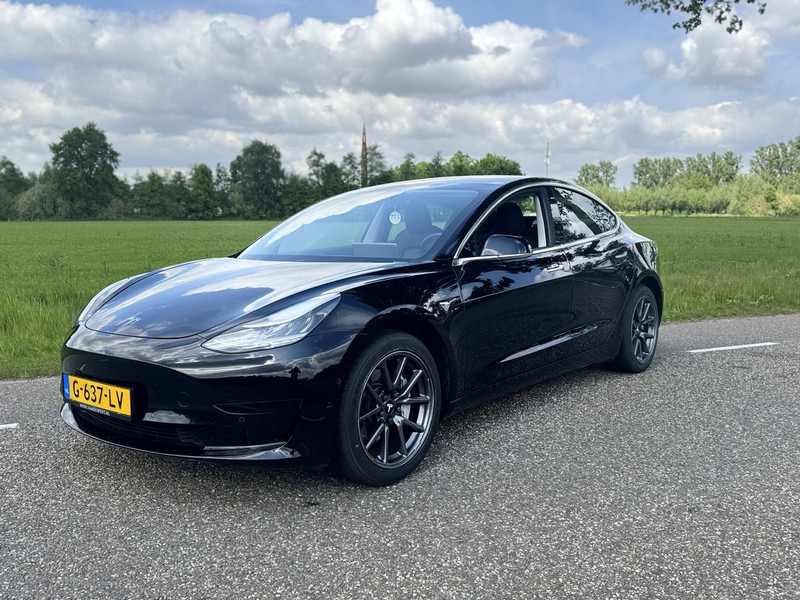 Tesla Model 3 - Легковой автомобиль: фото 2 Tesla Model 3 - Легковой автомобиль: фото 2