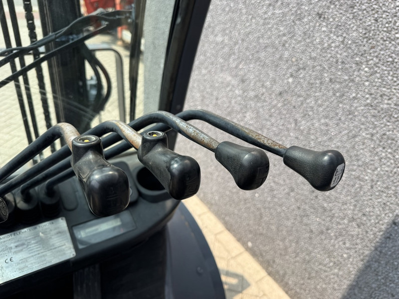 Дизельный погрузчик Toyota 02-8 FDF 30: фото 13 Дизельный погрузчик Toyota 02-8 FDF 30: фото 13