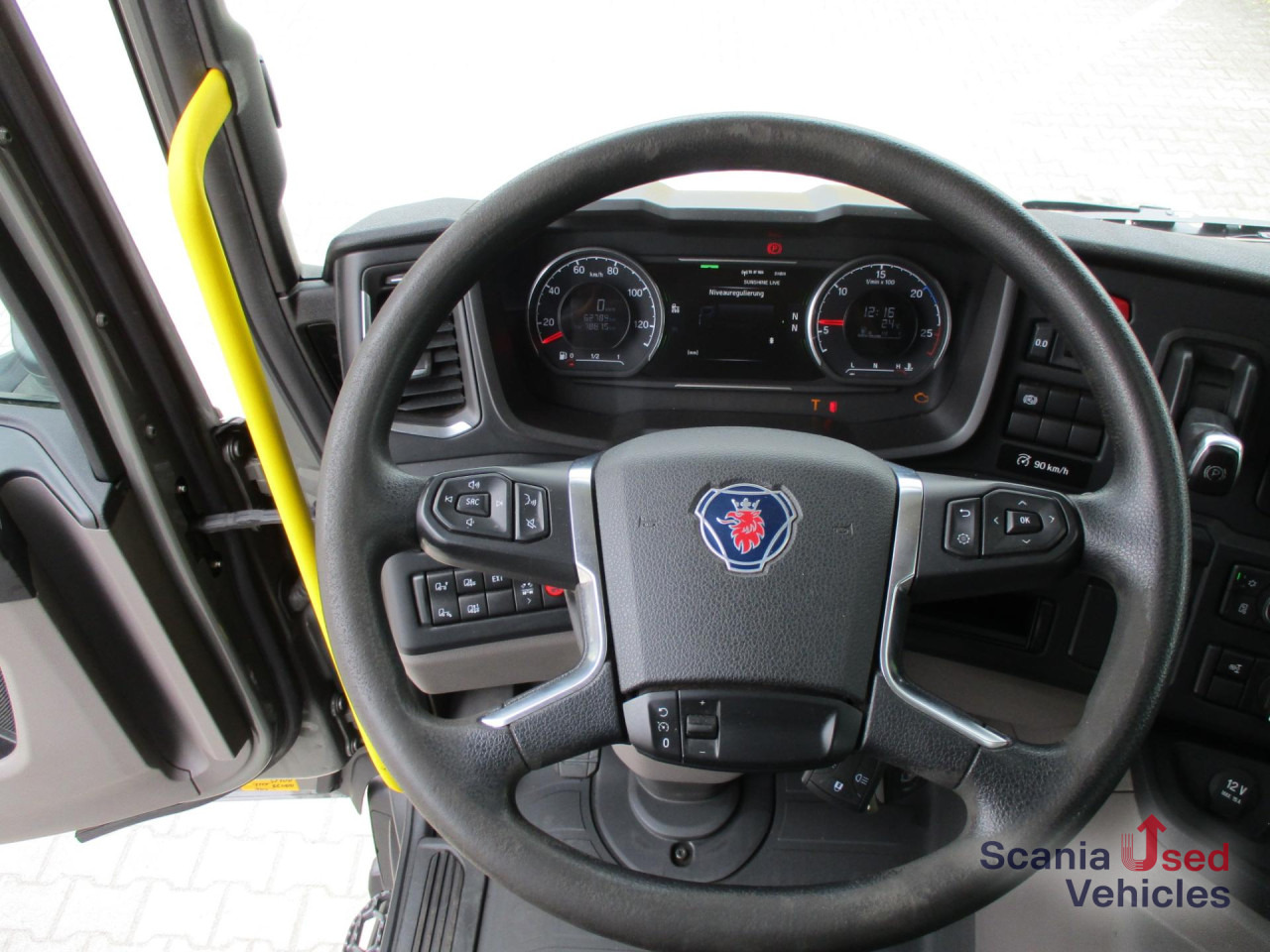 SCANIA P 370 B4x4HA Koffer mit Lbw. - Грузовик с закрытым кузовом: фото 3 SCANIA P 370 B4x4HA Koffer mit Lbw. - Грузовик с закрытым кузовом: фото 3