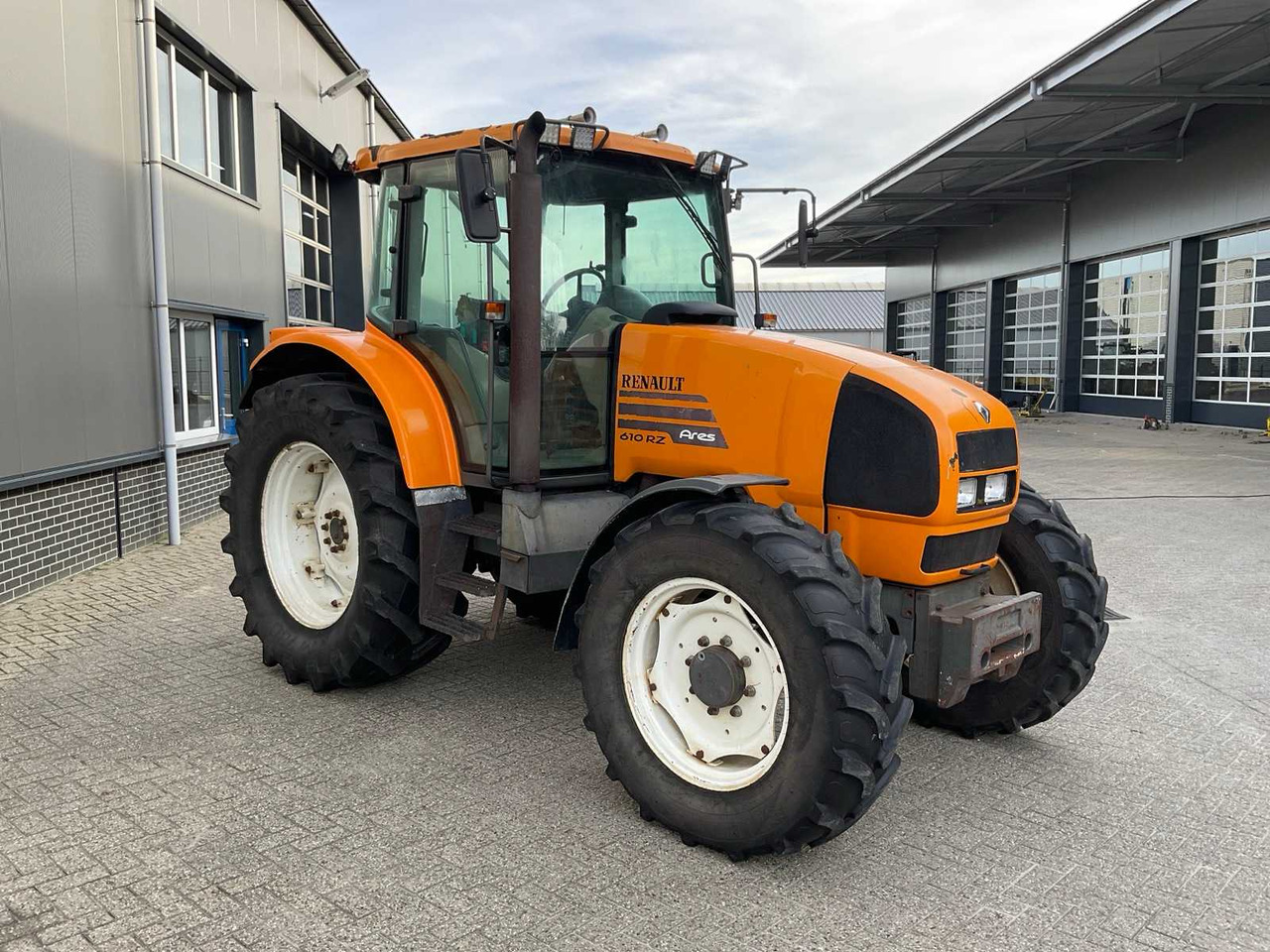 1999 RENAULT ARES 610 RZ ALL-WHEEL DRIVE FARM TRACTOR - Трактор: фото 4 1999 RENAULT ARES 610 RZ ALL-WHEEL DRIVE FARM TRACTOR - Трактор: фото 4