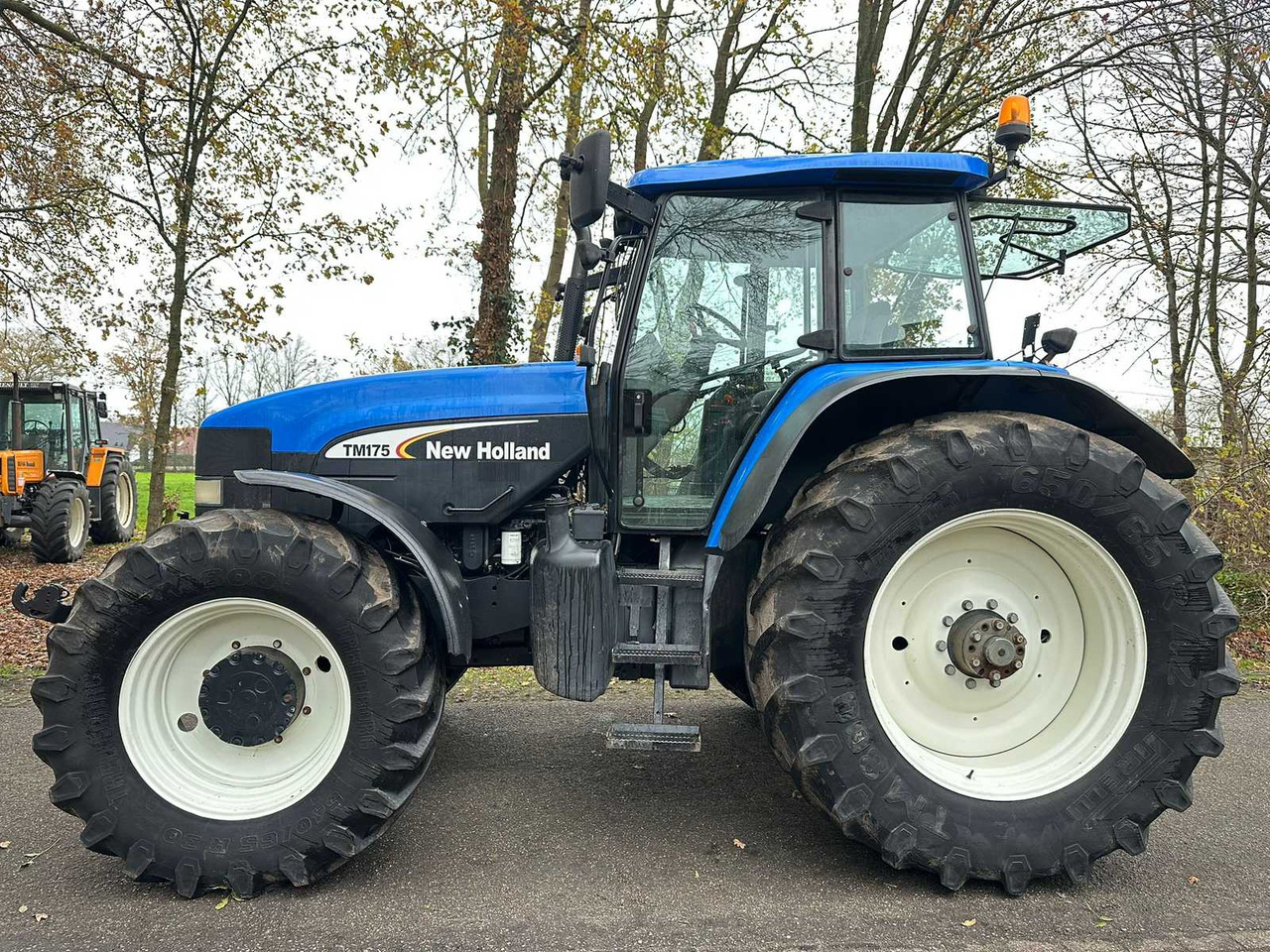 2004 NEW HOLLAND T/M 175 FOUR WHEEL DRIVE FARM TRACTOR - Трактор: фото 3 2004 NEW HOLLAND T/M 175 FOUR WHEEL DRIVE FARM TRACTOR - Трактор: фото 3