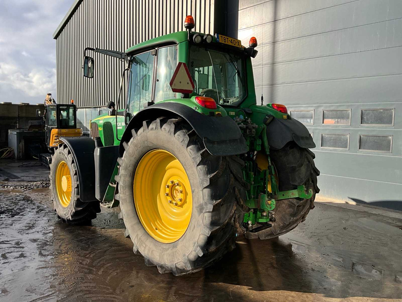 2007 JOHN DEERE 6820 FOUR WHEEL DRIVE FARM TRACTOR - Трактор: фото 3 2007 JOHN DEERE 6820 FOUR WHEEL DRIVE FARM TRACTOR - Трактор: фото 3