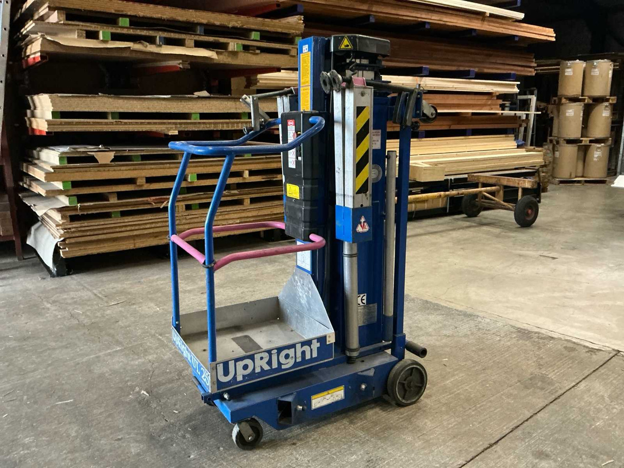 2007 UPRIGHT LL25 A-C AERIAL WORK PLATFORM - Подъёмник: фото 1 2007 UPRIGHT LL25 A-C AERIAL WORK PLATFORM - Подъёмник: фото 1