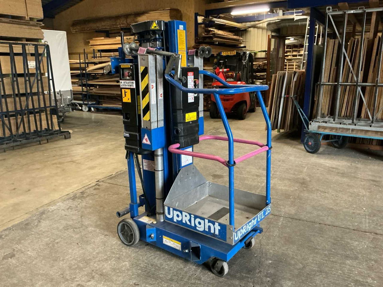 2007 UPRIGHT LL25 A-C AERIAL WORK PLATFORM - Подъёмник: фото 5 2007 UPRIGHT LL25 A-C AERIAL WORK PLATFORM - Подъёмник: фото 5