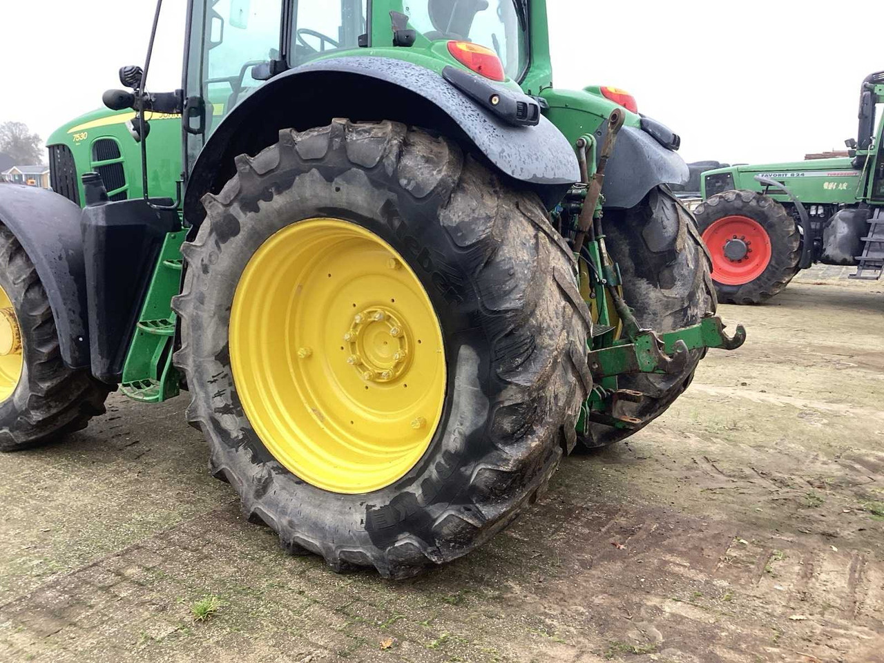 2008 JOHN DEERE 7530 PREMIUM FOUR WHEEL DRIVE FARM TRACTOR - Трактор: фото 5 2008 JOHN DEERE 7530 PREMIUM FOUR WHEEL DRIVE FARM TRACTOR - Трактор: фото 5