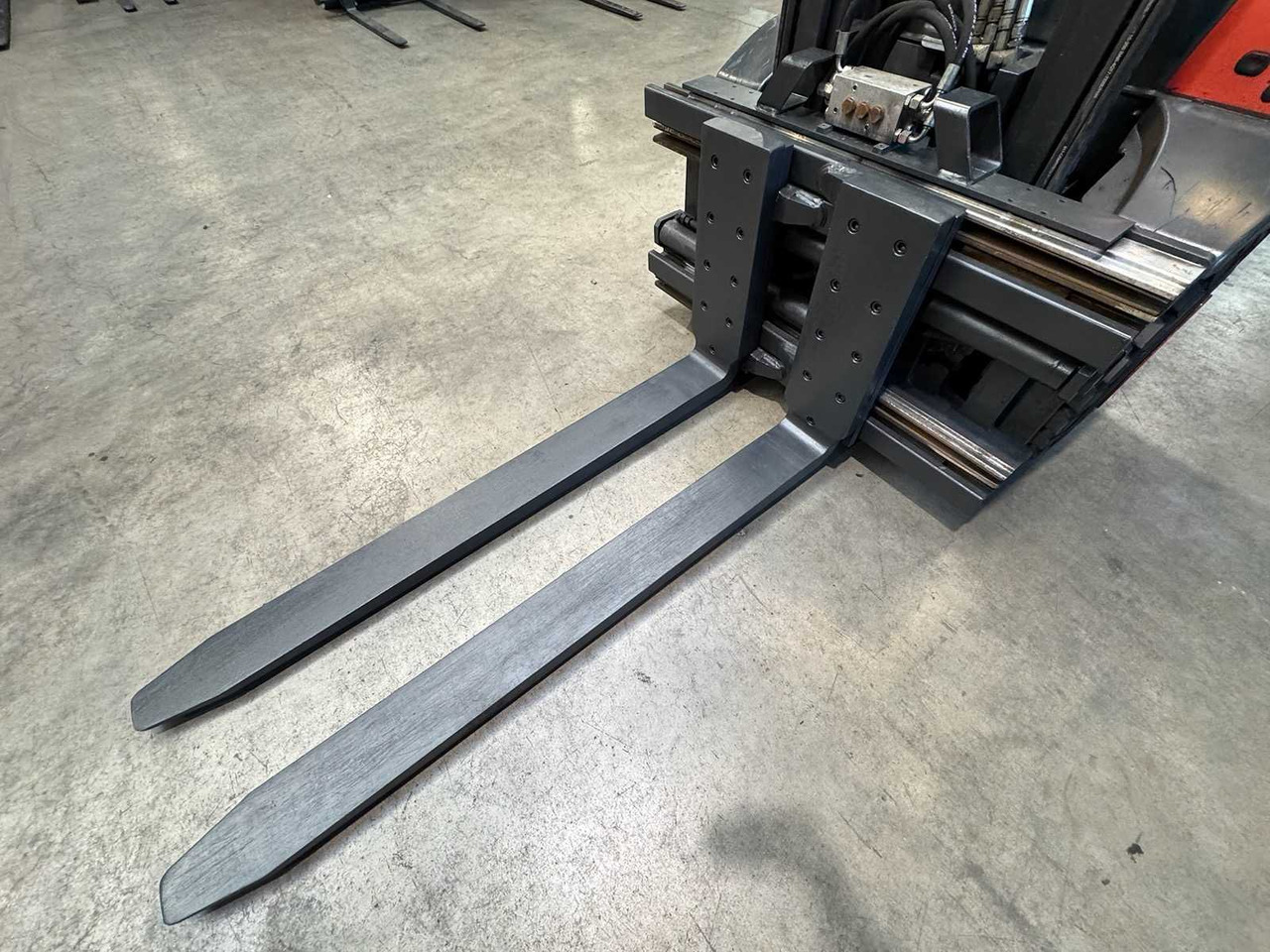 2008 SERVICE + UVV 01/2026 LINDE H35T 3.500KG 3.+4. VALVE WIDER 148CM FORK ADJUSTER GAS FORKLIFT FORKLIFT 10.543 HOURS - Вилочный погрузчик: фото 4 2008 SERVICE + UVV 01/2026 LINDE H35T 3.500KG 3.+4. VALVE WIDER 148CM FORK ADJUSTER GAS FORKLIFT FORKLIFT 10.543 HOURS - Вилочный погрузчик: фото 4