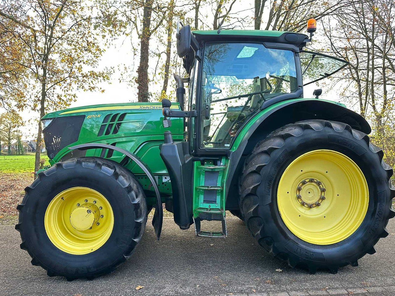 2012 JOHN DEERE 6170R AUTOPOWER FOUR WHEEL DRIVE FARM TRACTOR - Трактор: фото 2 2012 JOHN DEERE 6170R AUTOPOWER FOUR WHEEL DRIVE FARM TRACTOR - Трактор: фото 2