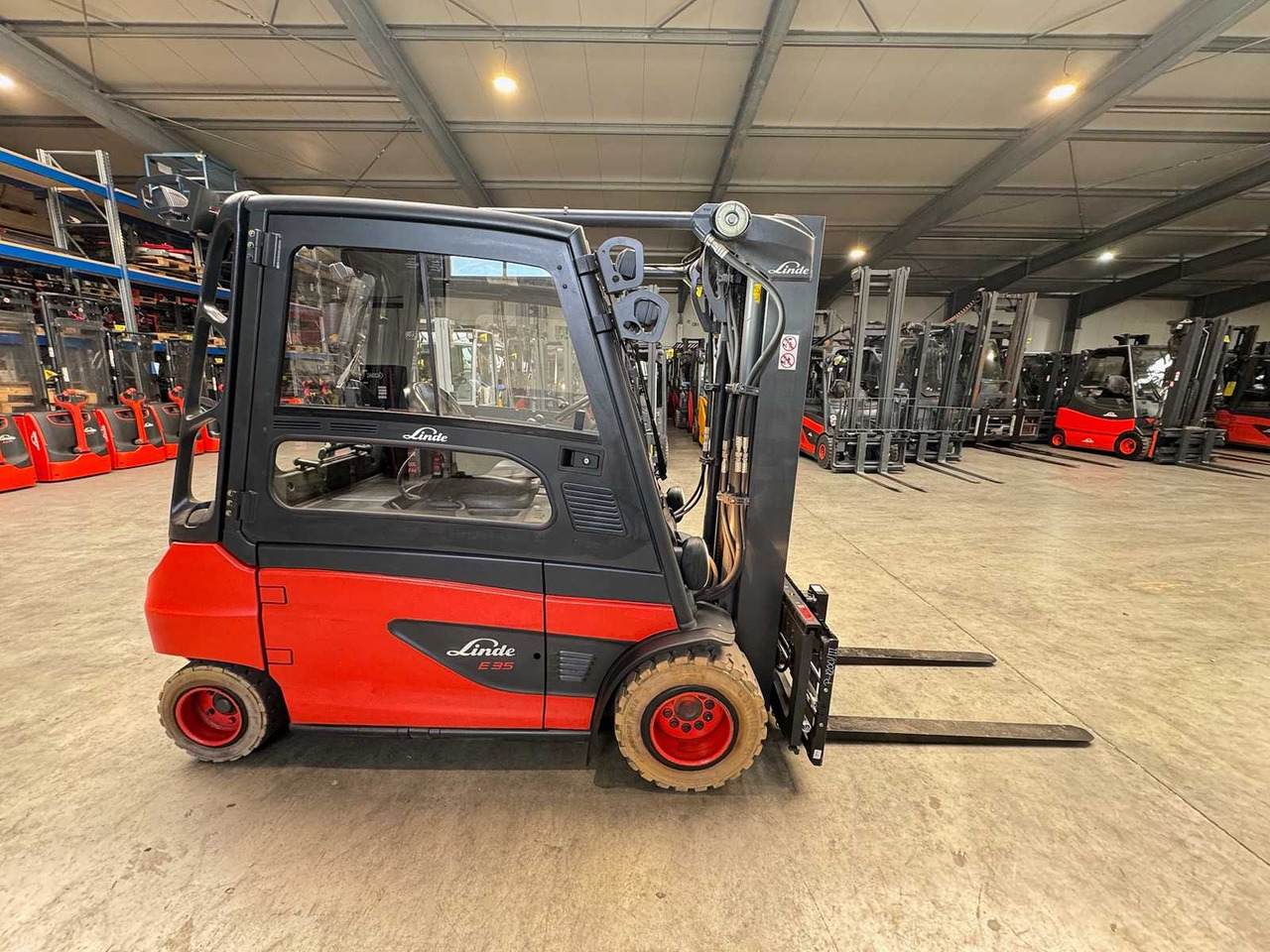 Вилочный погрузчик 2017 SERVICE + UVV 10/2026 LINDE E35L 3.500KG EVO TRIPLEX 3.+4.: фото 10 Вилочный погрузчик 2017 SERVICE + UVV 10/2026 LINDE E35L 3.500KG EVO TRIPLEX 3.+4.: фото 10