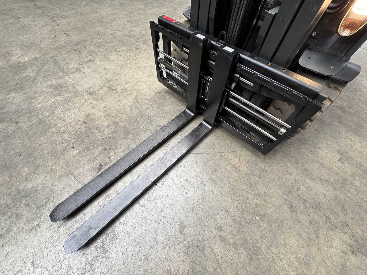 Вилочный погрузчик 2017 SERVICE + UVV 10/2026 LINDE E35L 3.500KG EVO TRIPLEX 3.+4.: фото 6 Вилочный погрузчик 2017 SERVICE + UVV 10/2026 LINDE E35L 3.500KG EVO TRIPLEX 3.+4.: фото 6