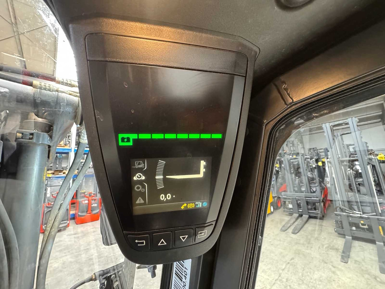 Вилочный погрузчик 2017 SERVICE + UVV 10/2026 LINDE E35L 3.500KG EVO TRIPLEX 3.+4.: фото 19 Вилочный погрузчик 2017 SERVICE + UVV 10/2026 LINDE E35L 3.500KG EVO TRIPLEX 3.+4.: фото 19