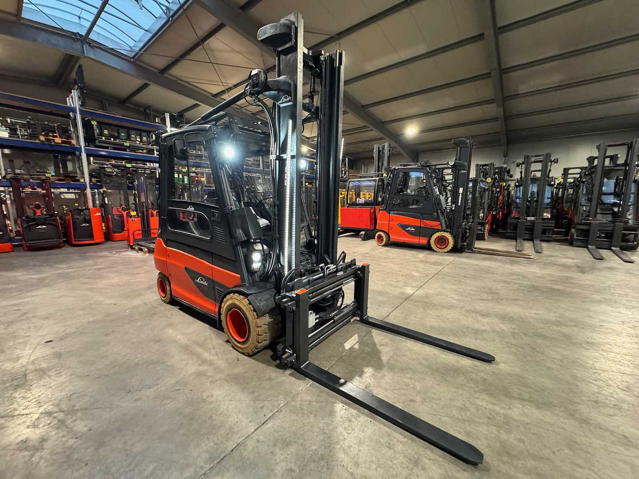 Вилочный погрузчик 2018 SERVICE + UVV 12/2026 LINDE E35L 3RD + 4TH VALVE FORK ADJUSTER 10,744 HOURS ELECTRIC FORKLIFT: фото 6