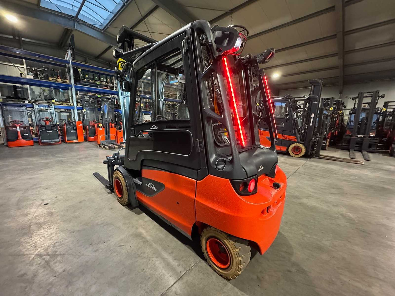 Вилочный погрузчик 2018 SERVICE + UVV 12/2026 LINDE E35L 3RD + 4TH VALVE FORK ADJUSTER 10,744 HOURS ELECTRIC FORKLIFT: фото 9