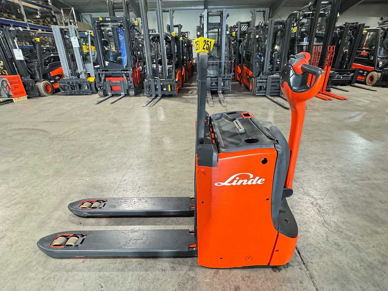 2020 LINDE T16L PALLET TRUCK ANT STACKER INITIAL STROKE 1,423 HOURS - Вилочный погрузчик: фото 3 2020 LINDE T16L PALLET TRUCK ANT STACKER INITIAL STROKE 1,423 HOURS - Вилочный погрузчик: фото 3