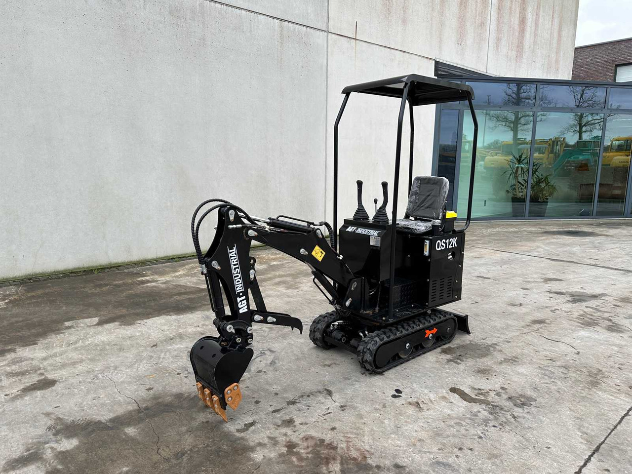 AGT QS12K - Мини-экскаватор: фото 1 AGT QS12K - Мини-экскаватор: фото 1